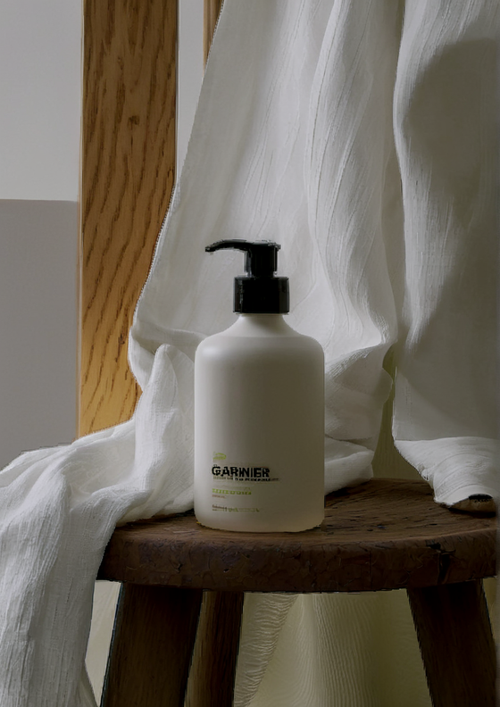 Location - White cloth and wooden products