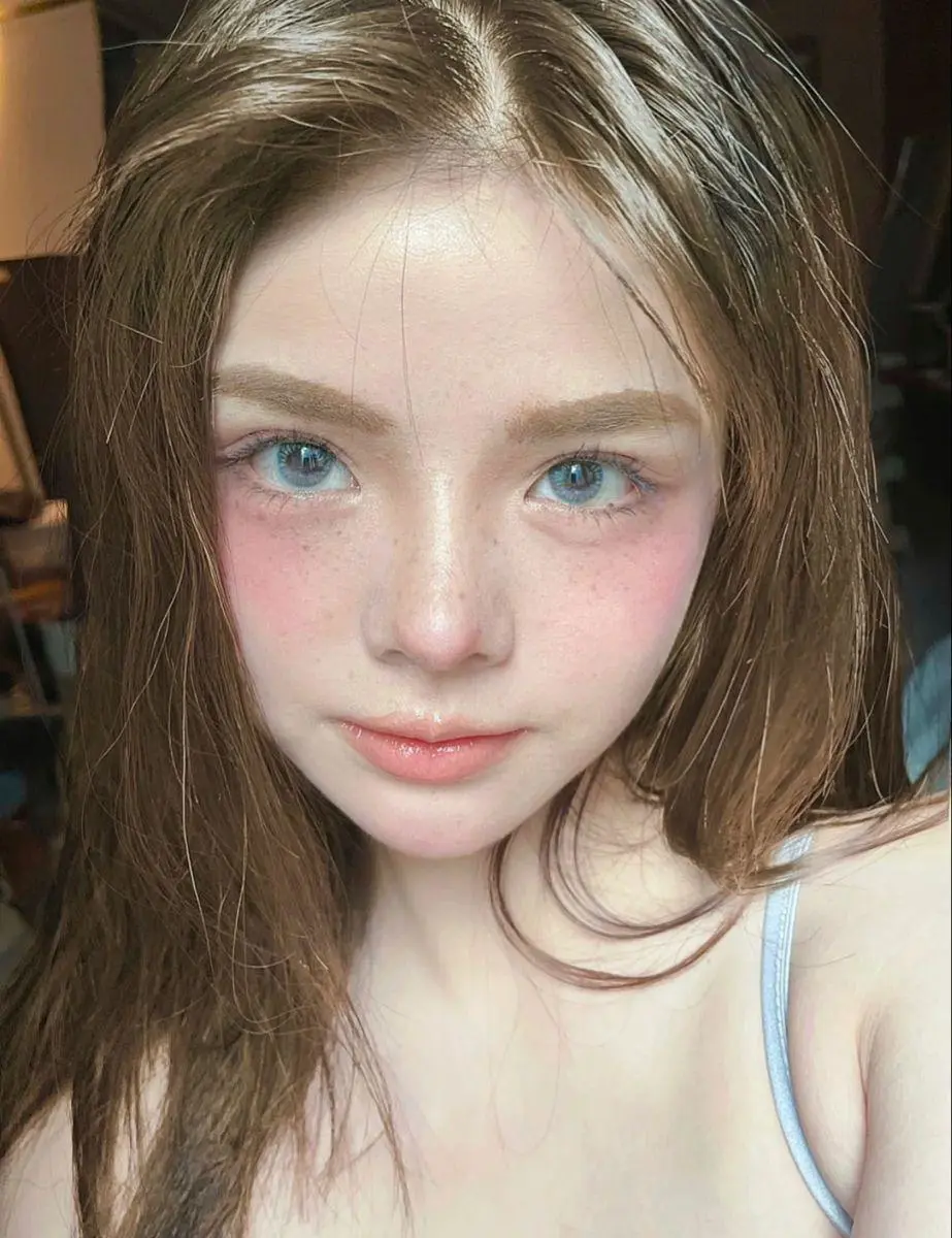 KI-Hautkorrektur von WeShop AI