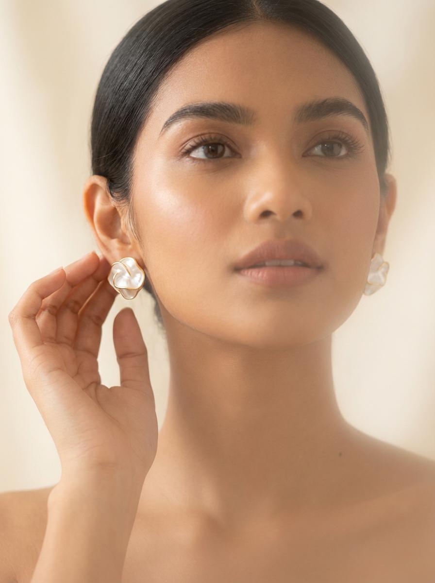 Earring jewelry photo before AI upscaling by WeShop AI