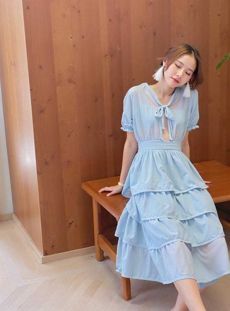 Flawless result after AI magic eraser processed complex scene by WeShop AI